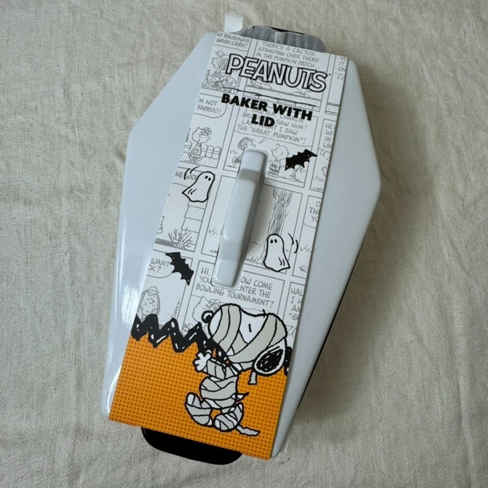 Zrike Peanuts Halloween Coffin Shaped Baking Dish Baker with Lid Haunted Snoopy